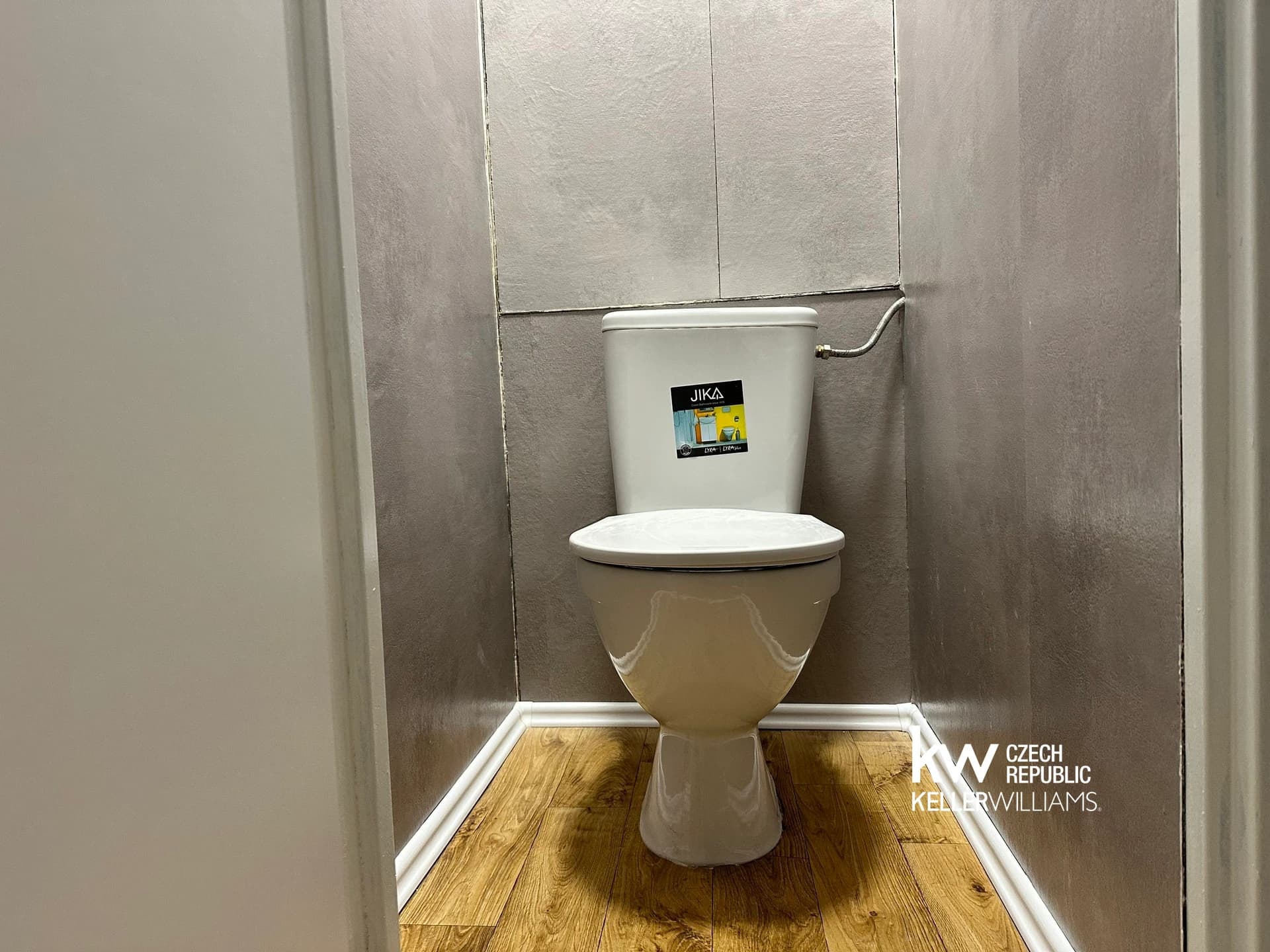 nezadáno