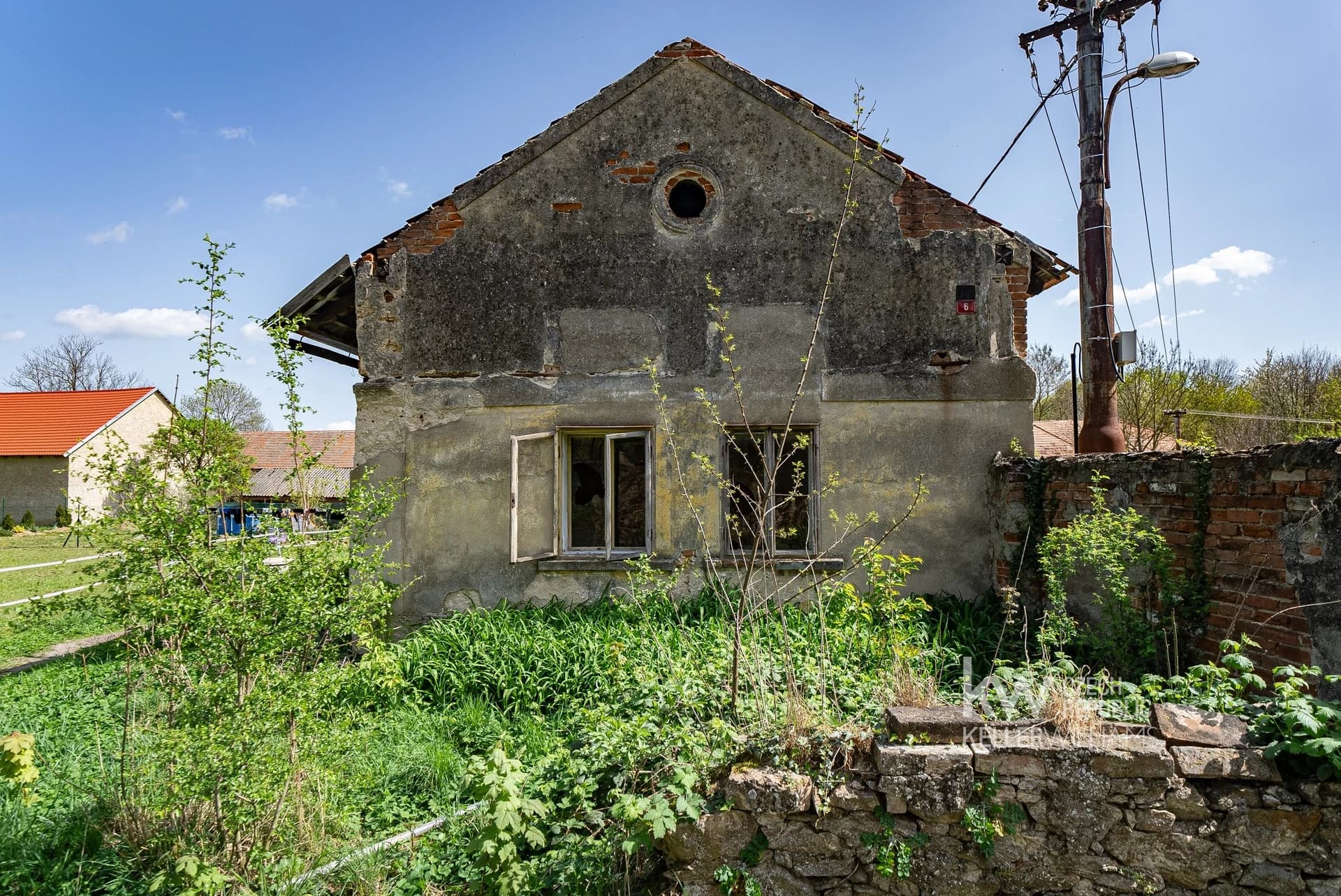nezadáno