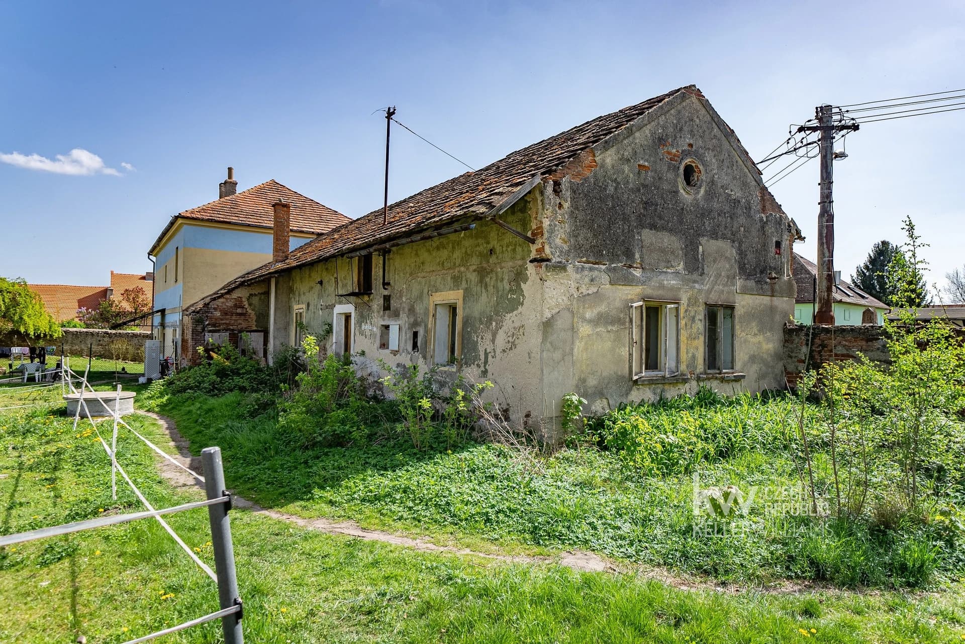 nezadáno
