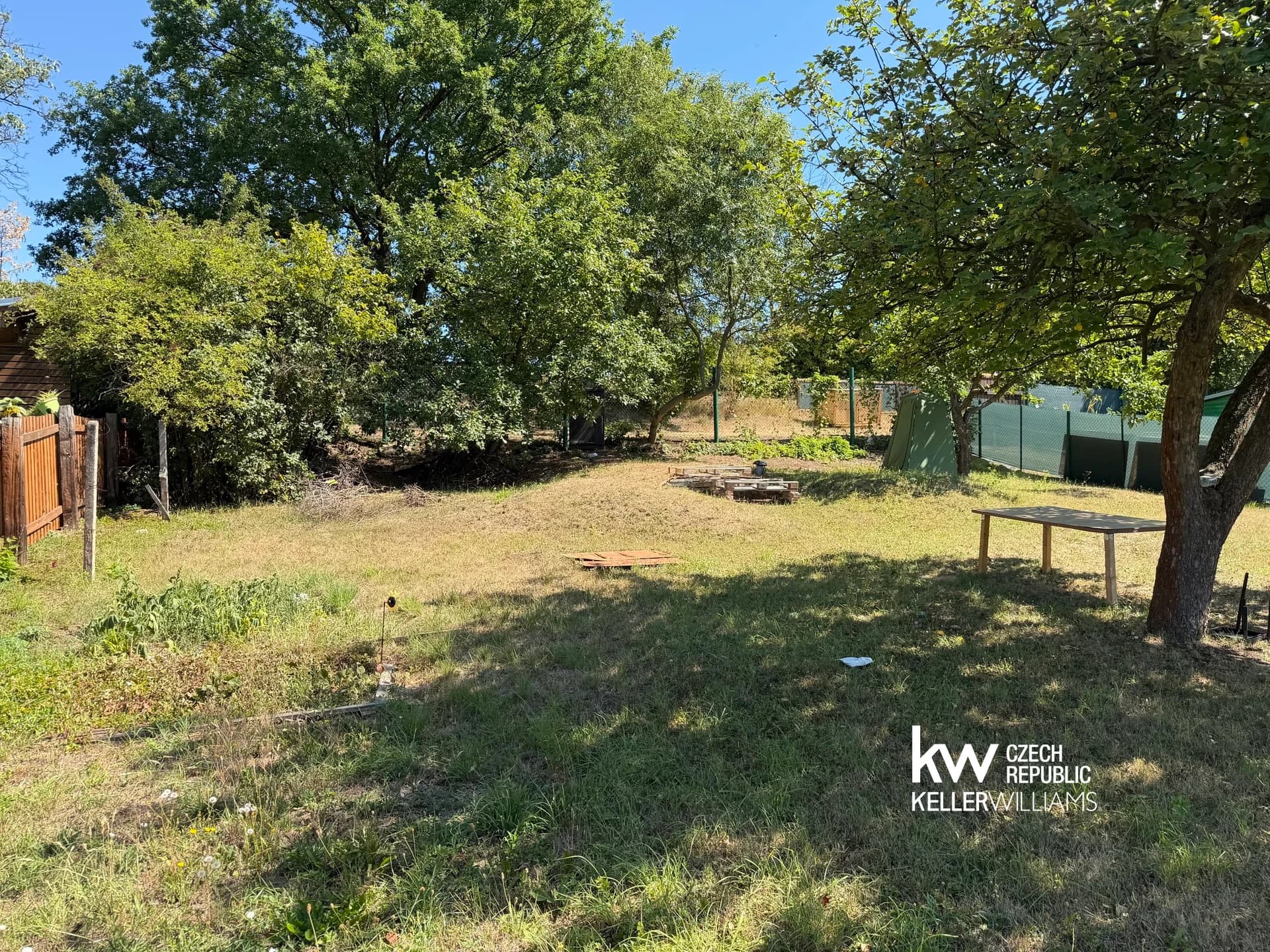nezadáno