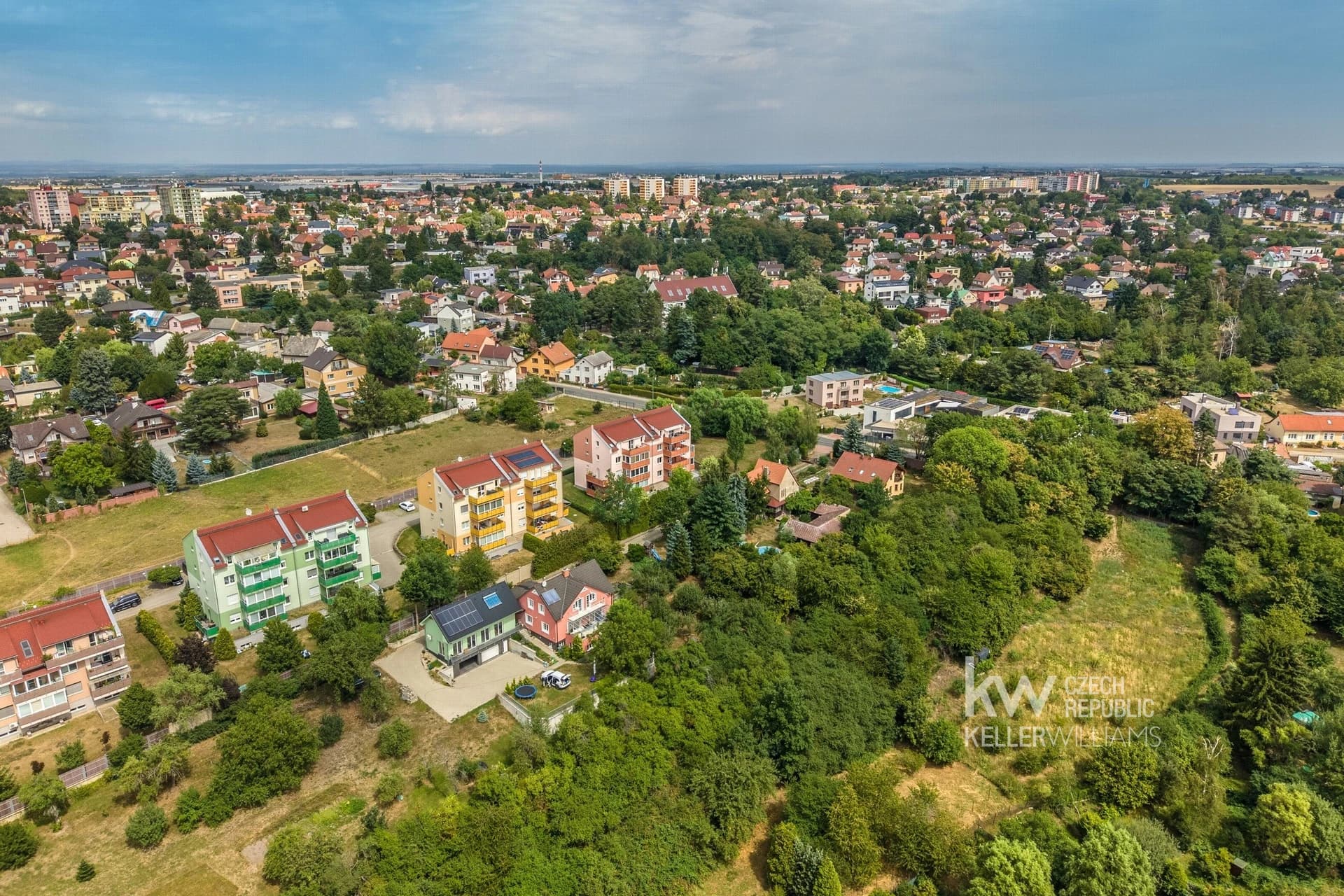 Malý bytový dům v zeleni